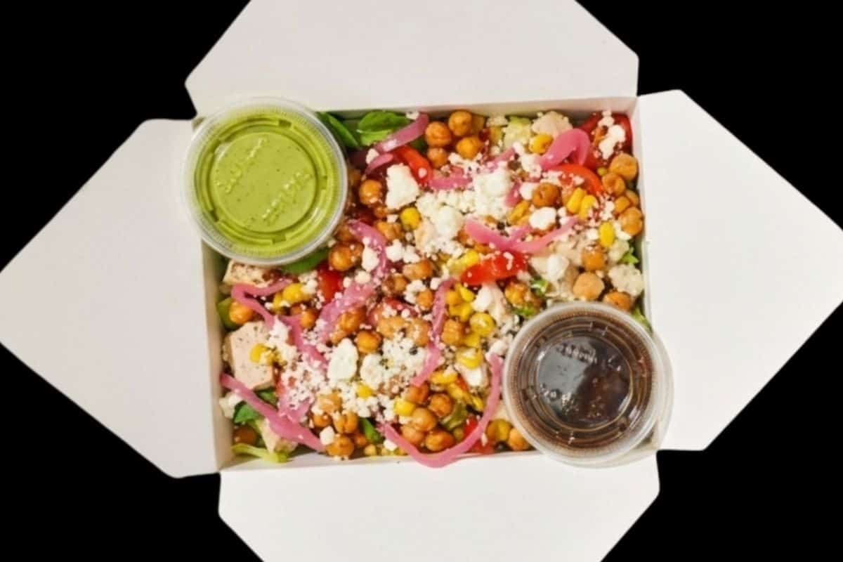 high protein salad with chickpeas, chicken and veggies